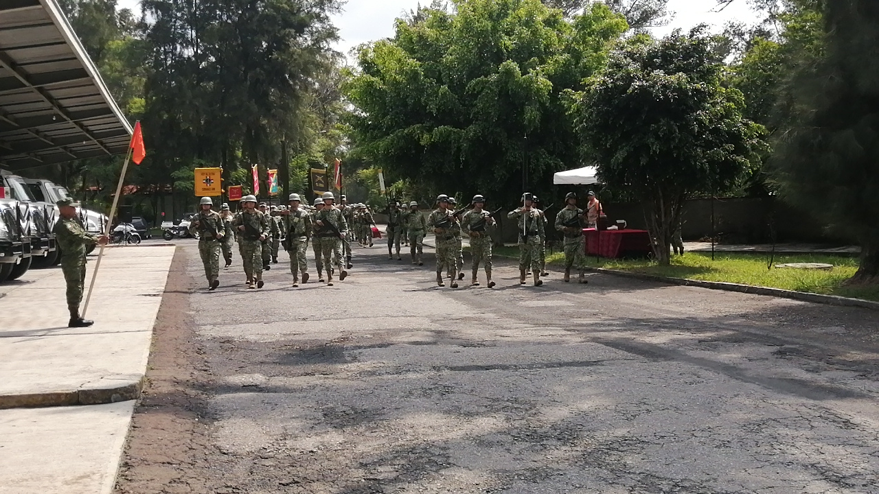 desfile civico militar por independencia de mexico