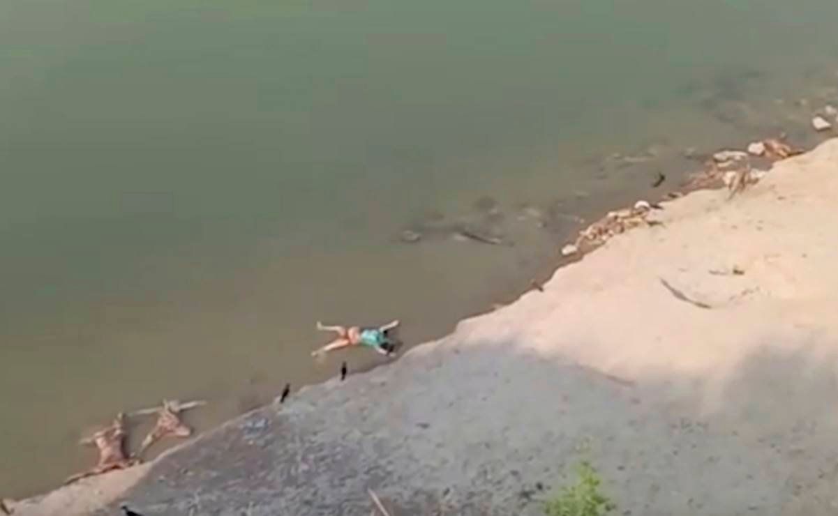 Continúan apareciendo cuerpos de presuntas víctimas de Covid en río Ganges de India