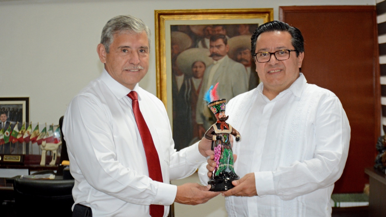 José Luis Uriostegui przyjmuje Ambasadora Meksyku w Polsce Juana Sandovala Mendeolię