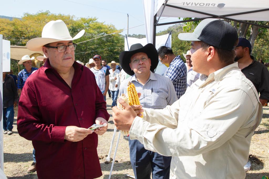 Ofrece "El Guero" Mercado, descuentos a agrícolas de la región sur