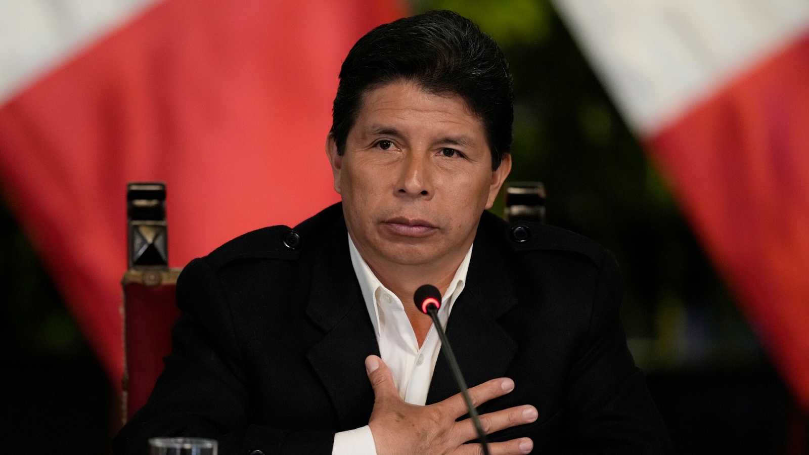 Disuelve Congreso presidente de Perú e instala "Gobierno de excepción"