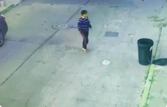 Captan a señora robándose un contenedor en Cuernavaca