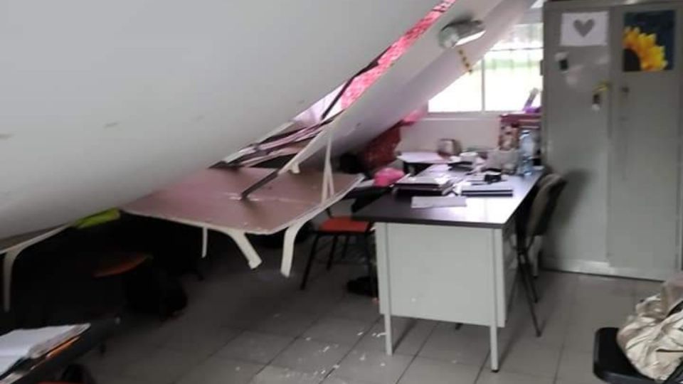Se cae techo falso en escuela de Tamaulipas