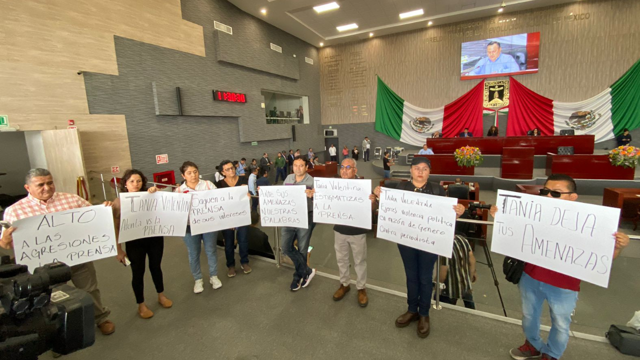 periodistas exigen disculpa publica