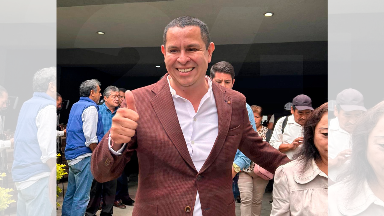 juan angel confiado contento