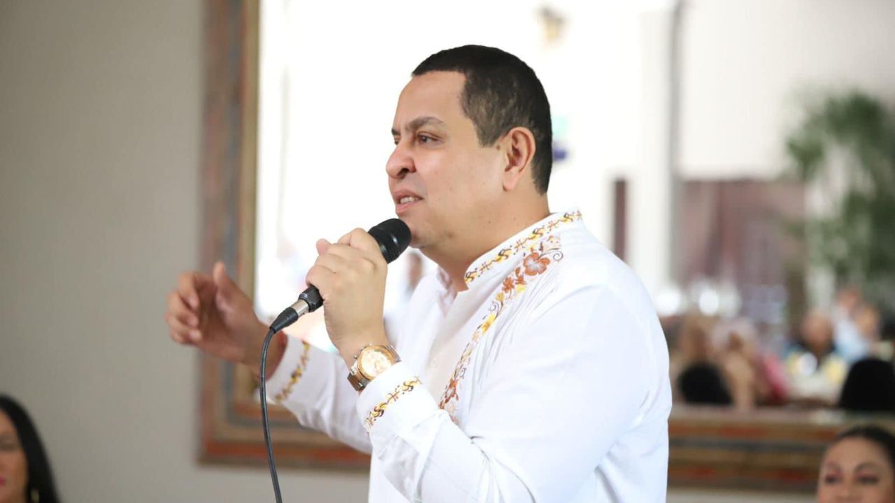 juan angel no  ha tomado una decisión