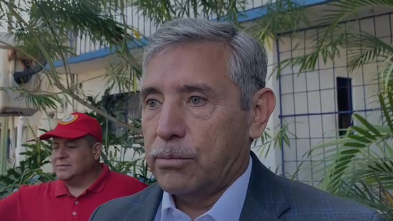 Lluvia afecta trabajos en avenida Universidad