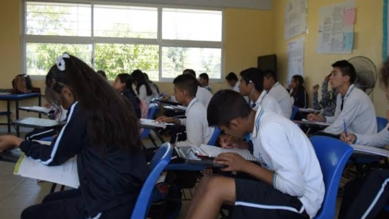 Cerca de 400 mil estudiantes del nivel básico, disfrutarán de un puente largo