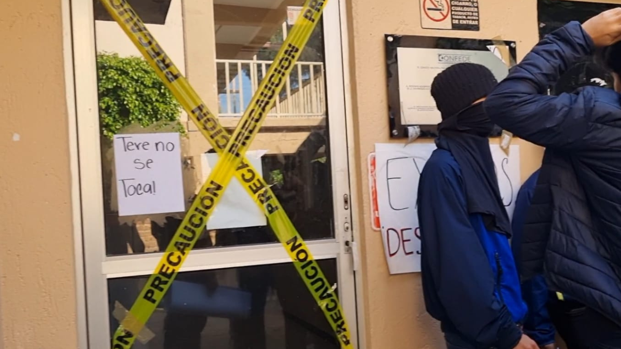 Por segunda ocasión, estudiantes toman la FDyCS de la UAEM