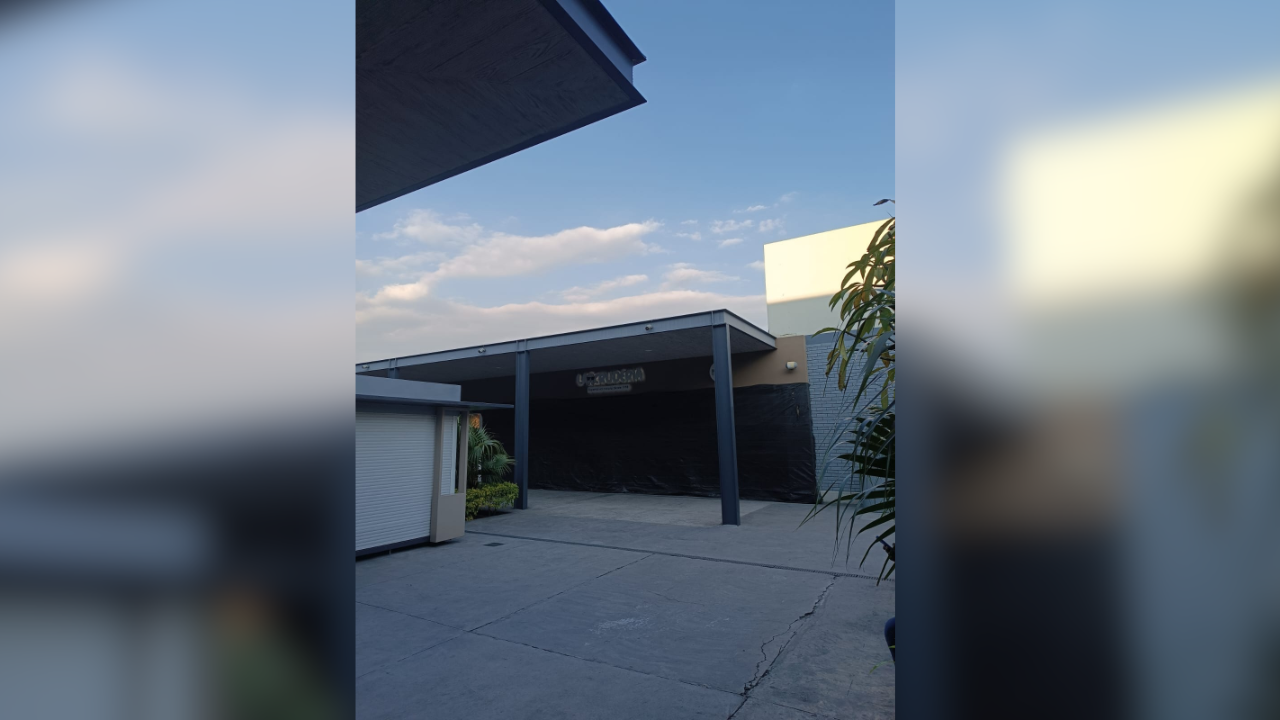 Bar de crimen en Plaza Fórum permanece cerrado