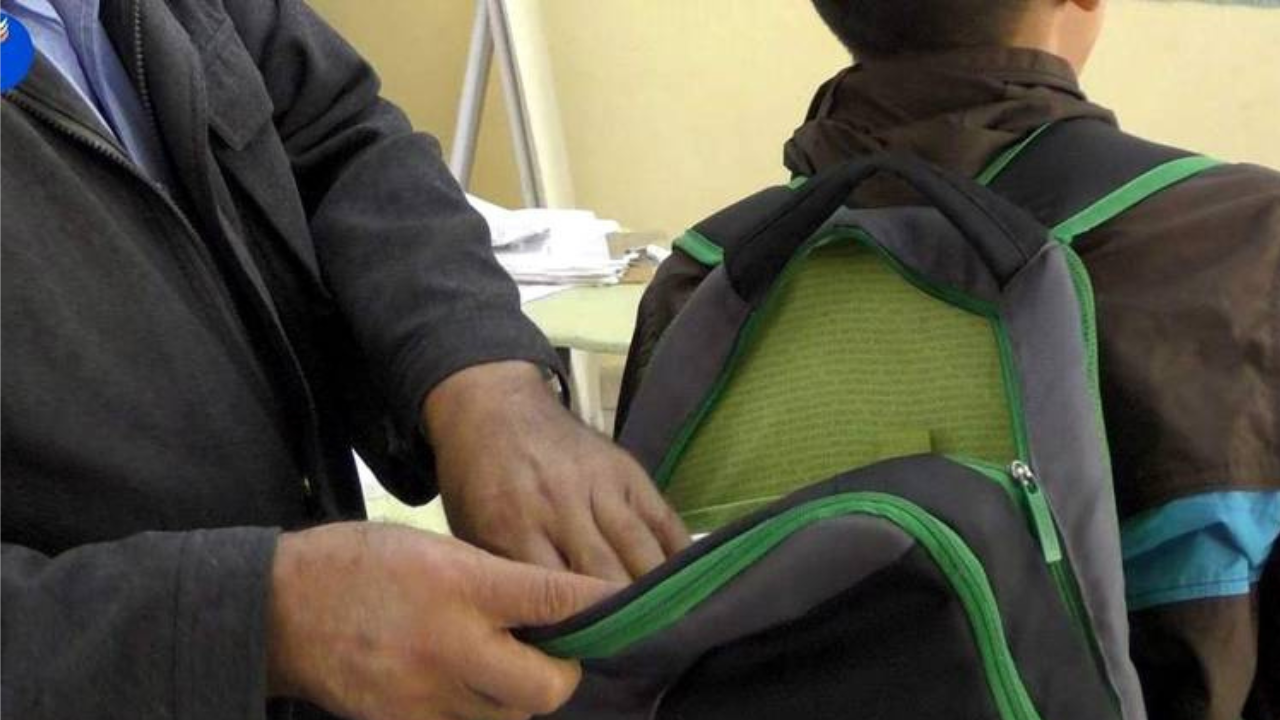 armas bebidas estudiantes