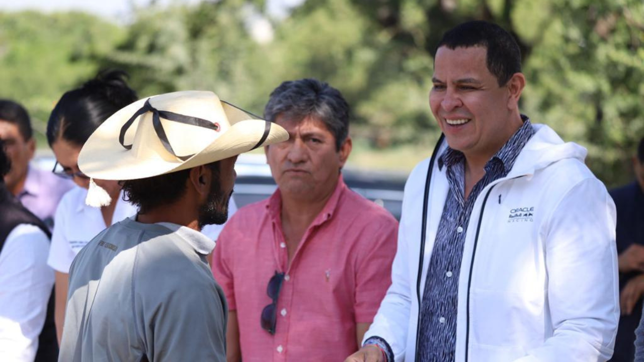 juan angel entrega novillas a ganaderos