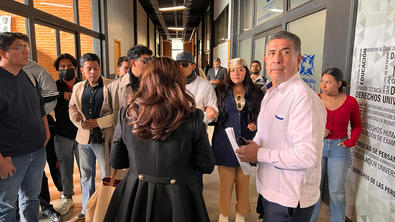 alumnos niegan acceso a graciela quiñones