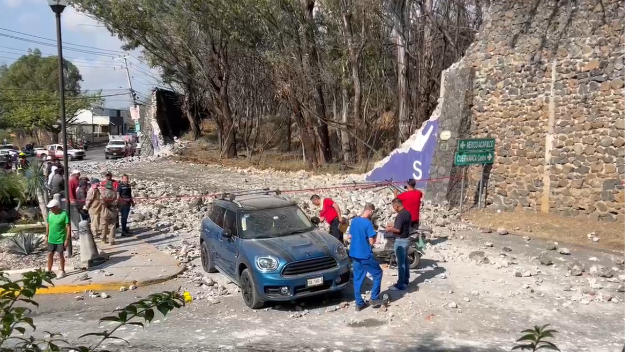 Colapso de barda en Río Mayo en Cuernavaca deja heridos