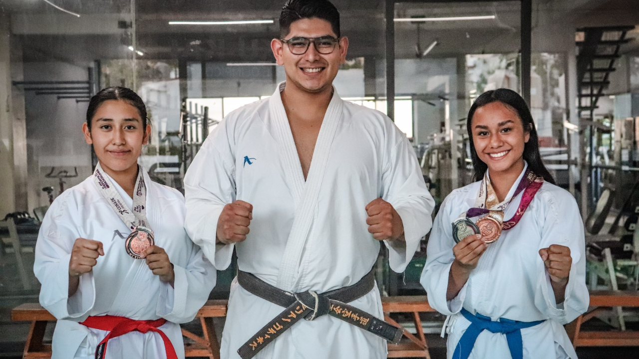 Denisse Mendoza y Regina Lara, dos promesas del karate do en Morelos