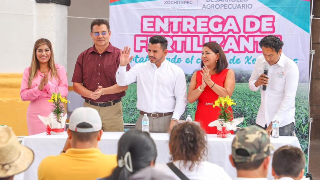 xochitepec fortalece la agricultura local con subsidios y equipamiento roberto chalo flores