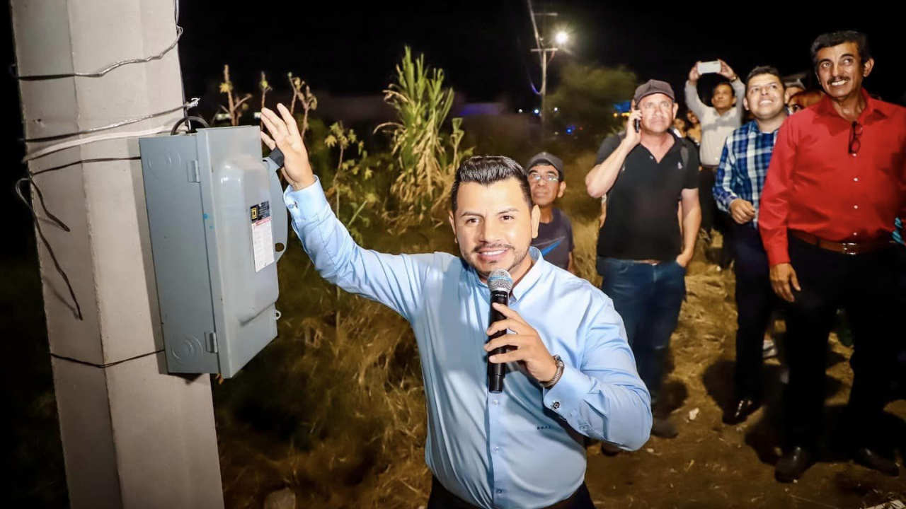 Xochitepec ilumina rutas clave chalo flores alcalde de xochi