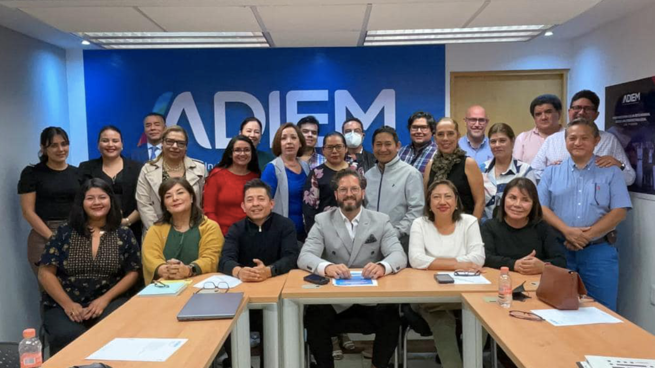 alianza entre gobierno y ADIEM en favor de la inversion