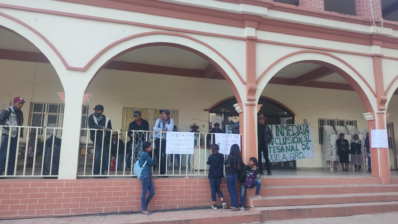 Habitantes de Ocotequila toman el ayuntamiento de Copanatoyac