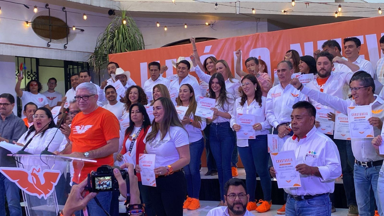 Entrega Jessica Ortega constancias a candidatos