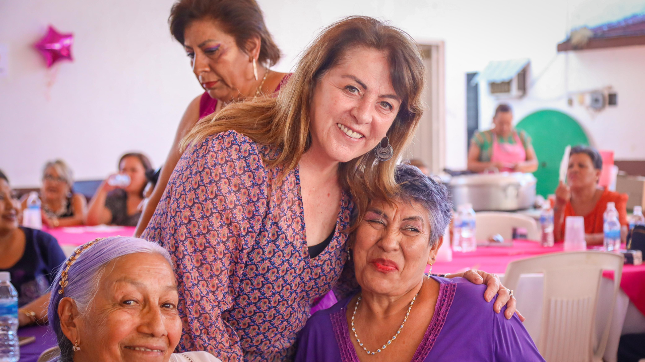 Se reúne Margarita González Saravia con mujeres de Yautepec