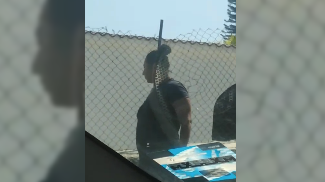 ¡Lo volvió a hacer! Circula nuevo video de mujer agresiva de Temixco, ahora fue contra personal de un kinder