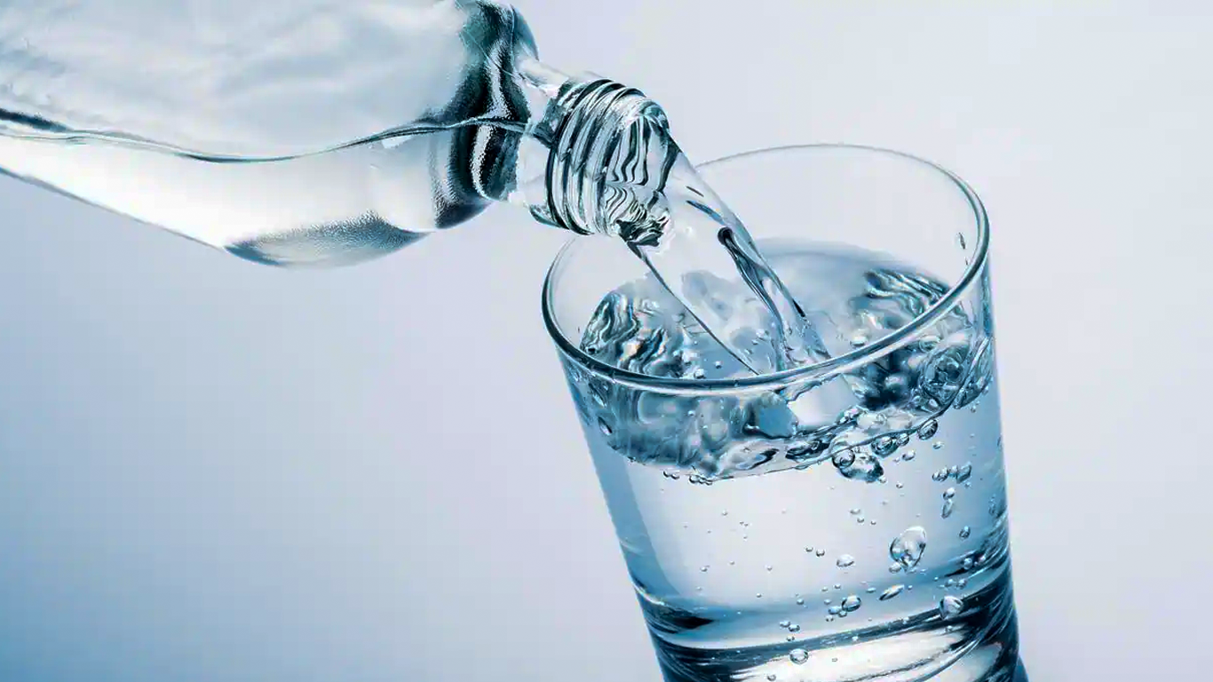 Cuánta agua debo tomar según mi edad