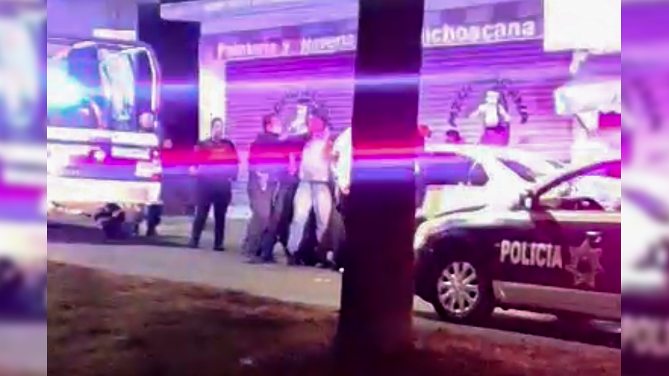 (Video) denuncian presunto abuso de autoridad de policías de Cuernavaca durante detención esta noche