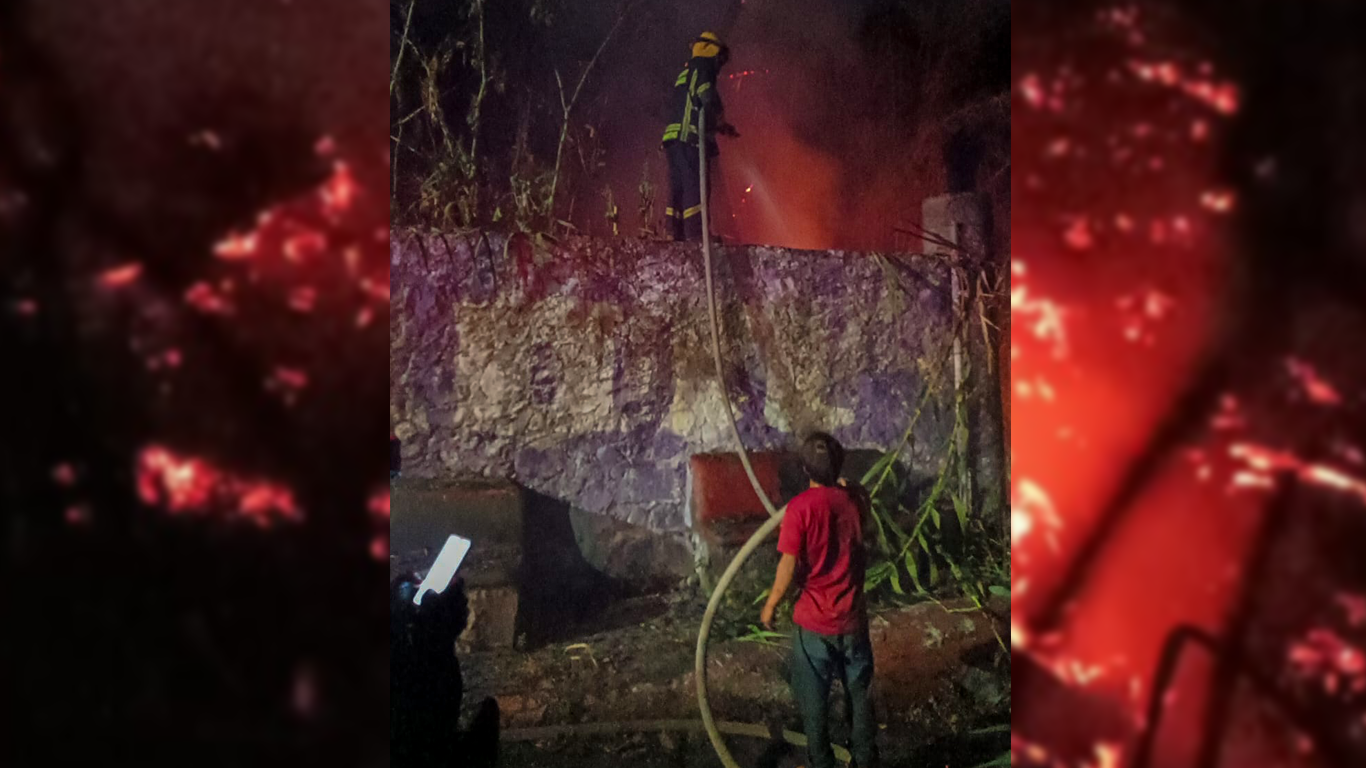 Incendio en Callejón del Diablo ya fue controlado por Bomberos de Cuernavaca