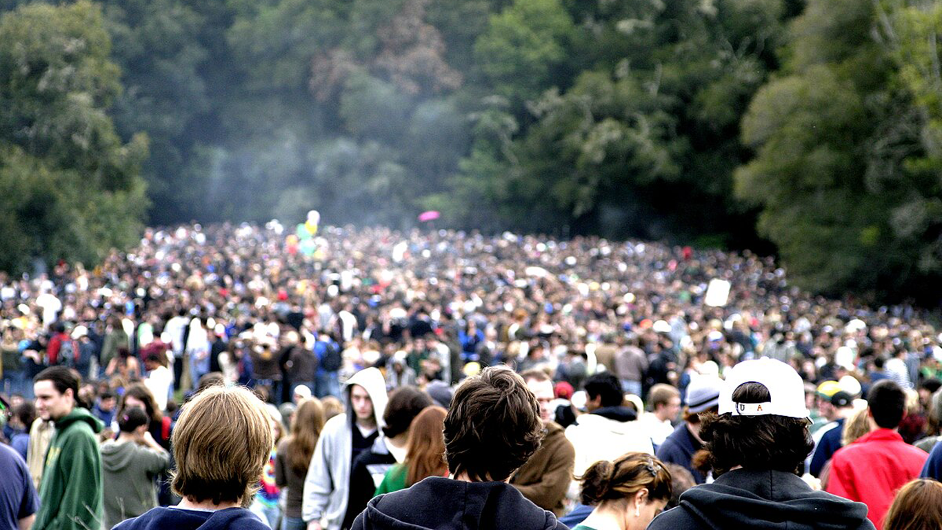 ¡Dale las 3 y que role! ¿Por qué celebran el 4/20 tus amigos?