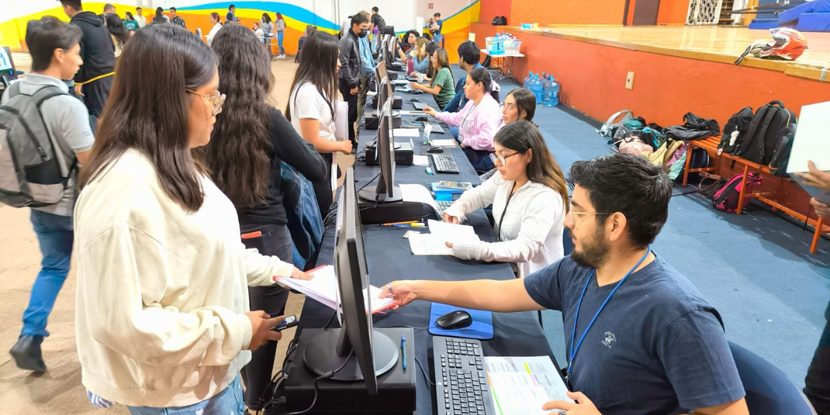 Miles de jóvenes buscan un espacio en la UAEM este 2024.