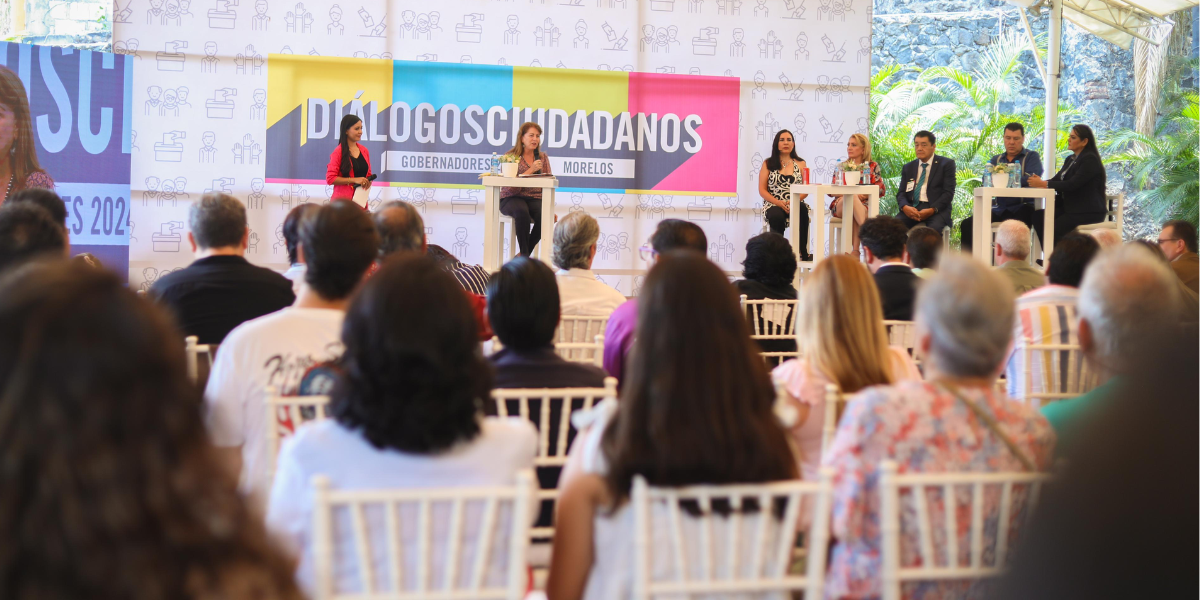 Margarita González Saravia, participó en el foro Diálogos Ciudadanos.