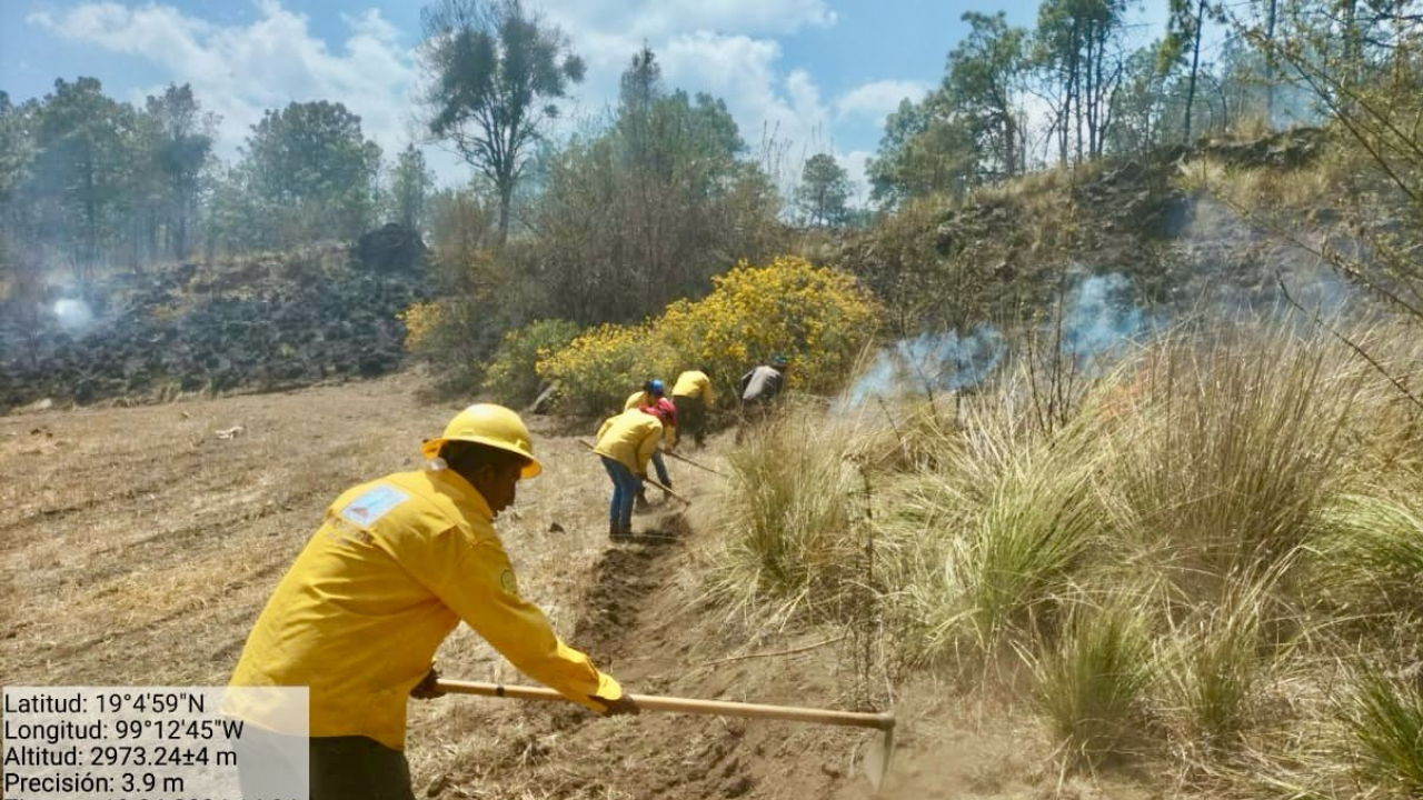 Controlan incendios en Huitzilac y surge otro en Tepoztlán