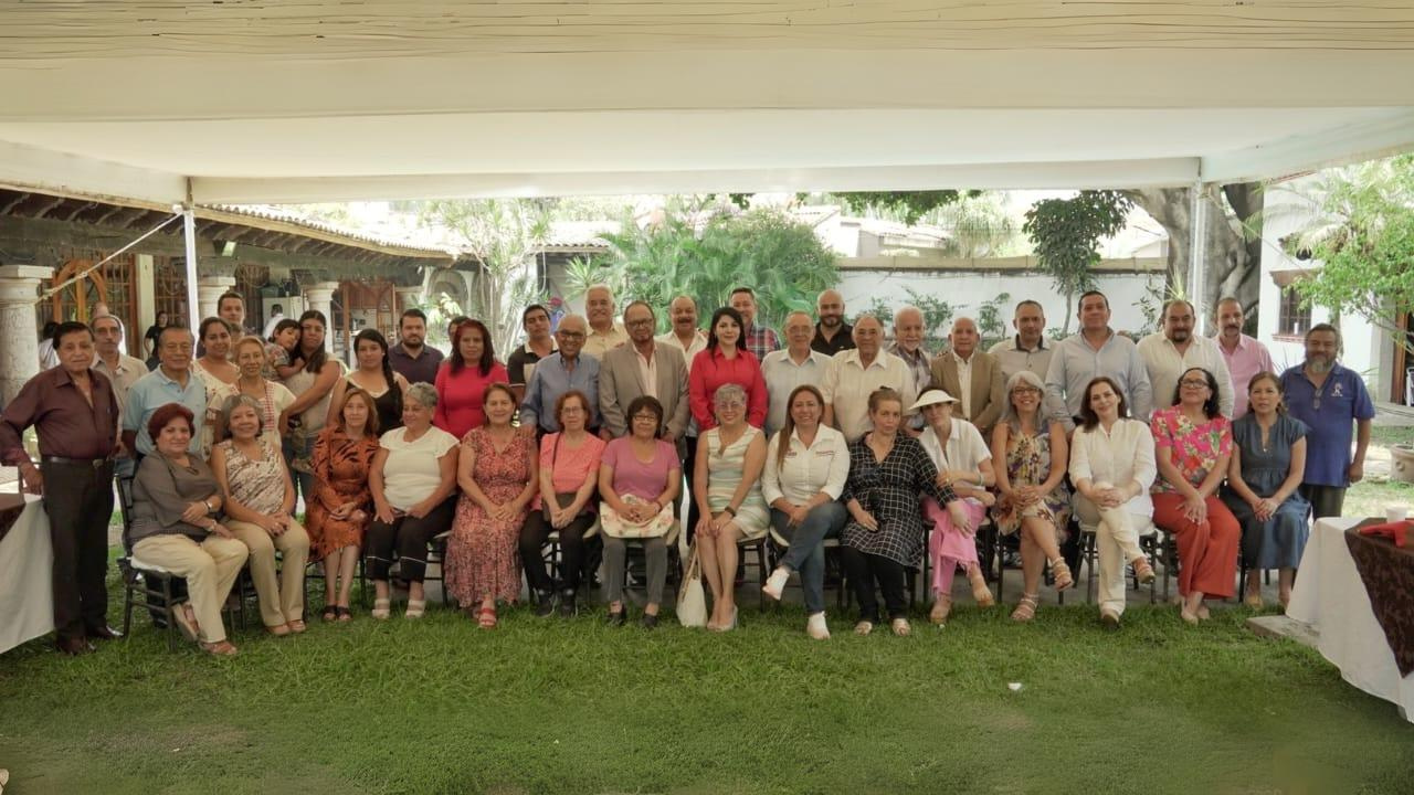 Ale Flores recibe el apoyo de médicos morelenses