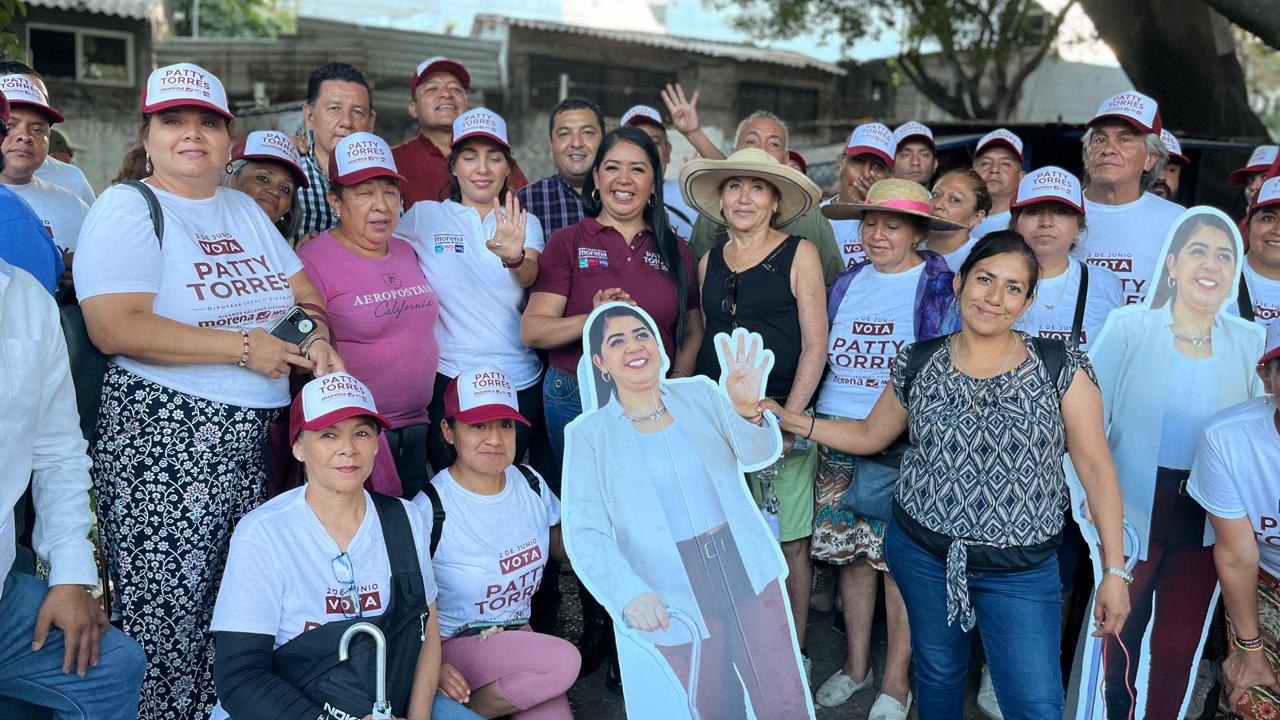 paty torres escucha propuestas de colonos en flores magon