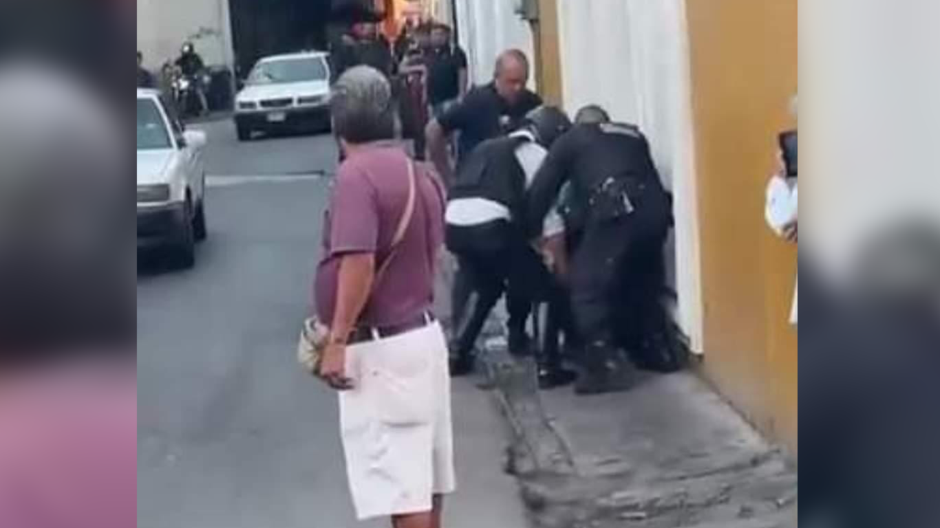 (Video) Detienen a un adolescente por robo en la calle Guerrero del centro de Cuernavaca