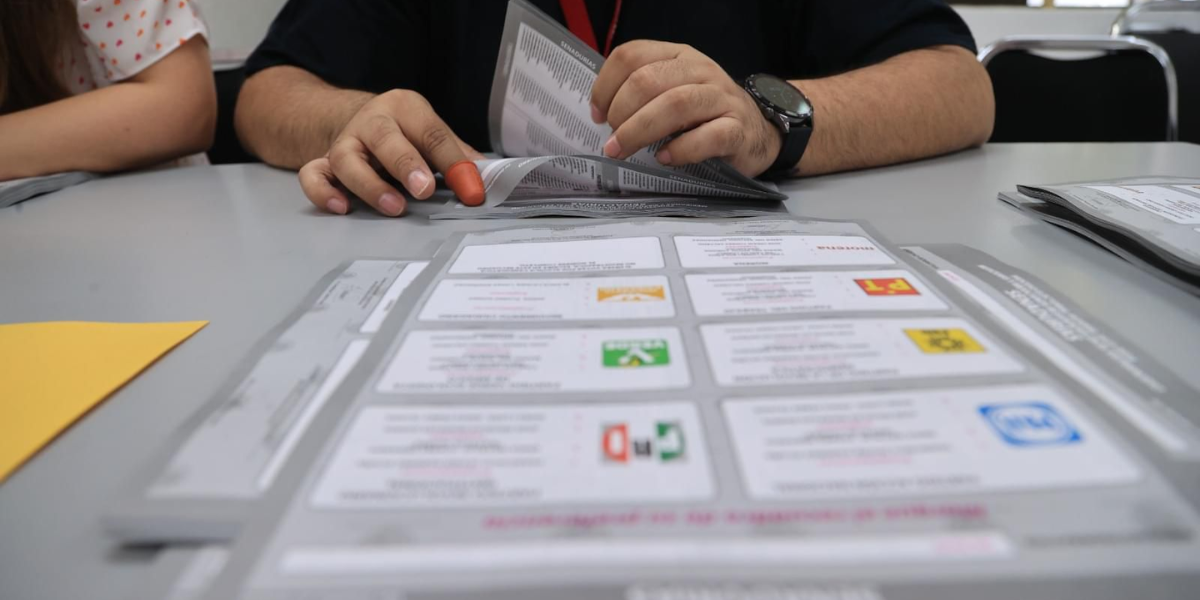 Los logos de los partidos deben aparecer conforme marca la LGIPE.