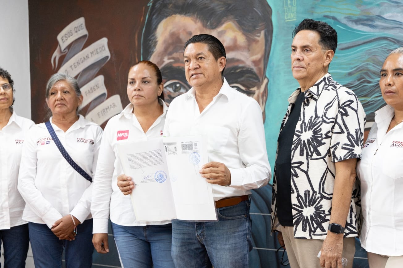 Fernando Aguilar suscribe compromisos en materia de agua ante notario público