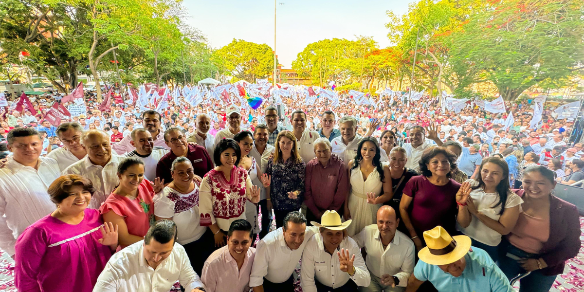 Celebró el triunfo en la Plaza de Armas de Cuernavaca.