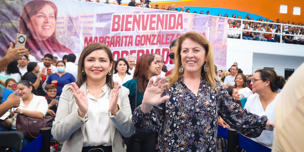 La gobernadora electa fue recibida por la comunidad universitaria. 
