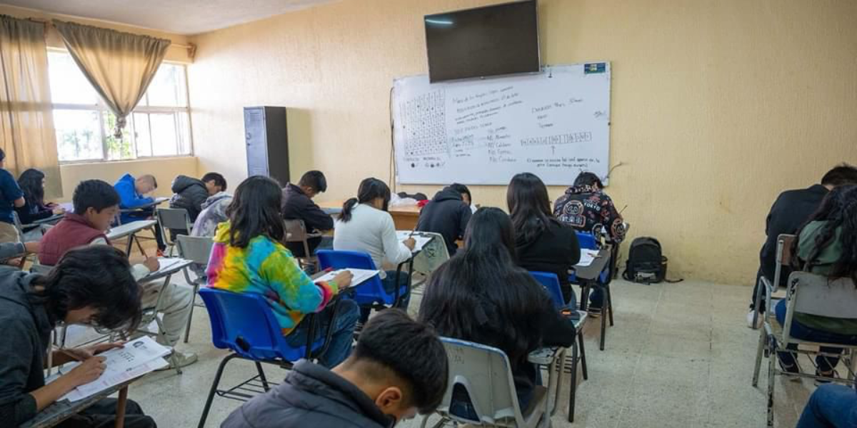 Miles de jóvenes esperan los resultados del proceso de admisión.