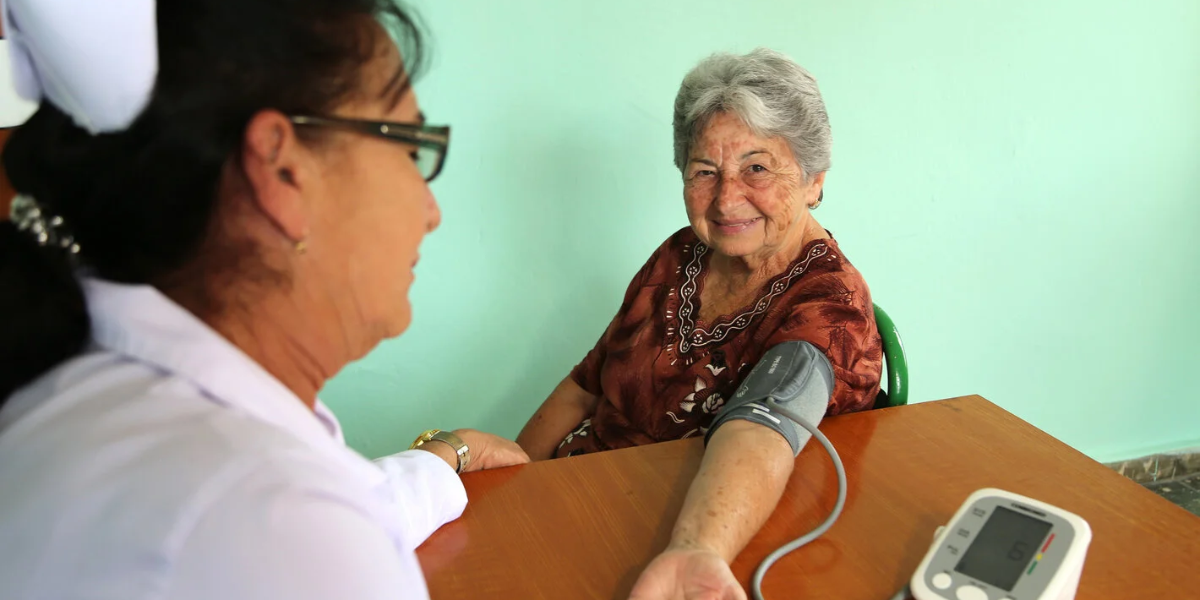 Los adultos mayores tienen derecho a una vejez saludable. 