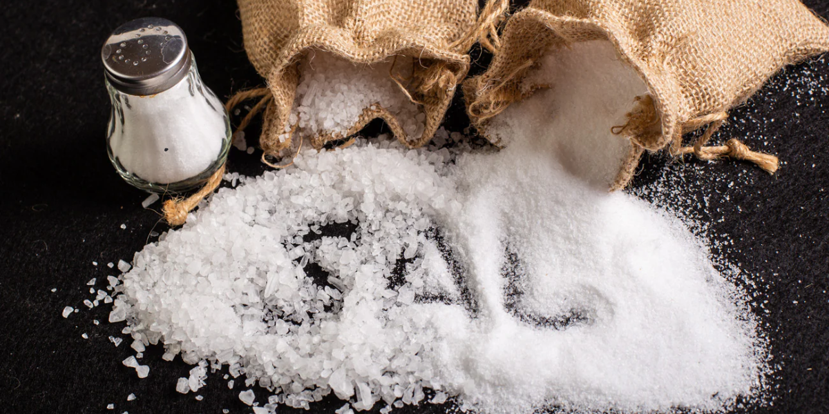 La sal es usada para preparar alimentos en la cocina mexicana.