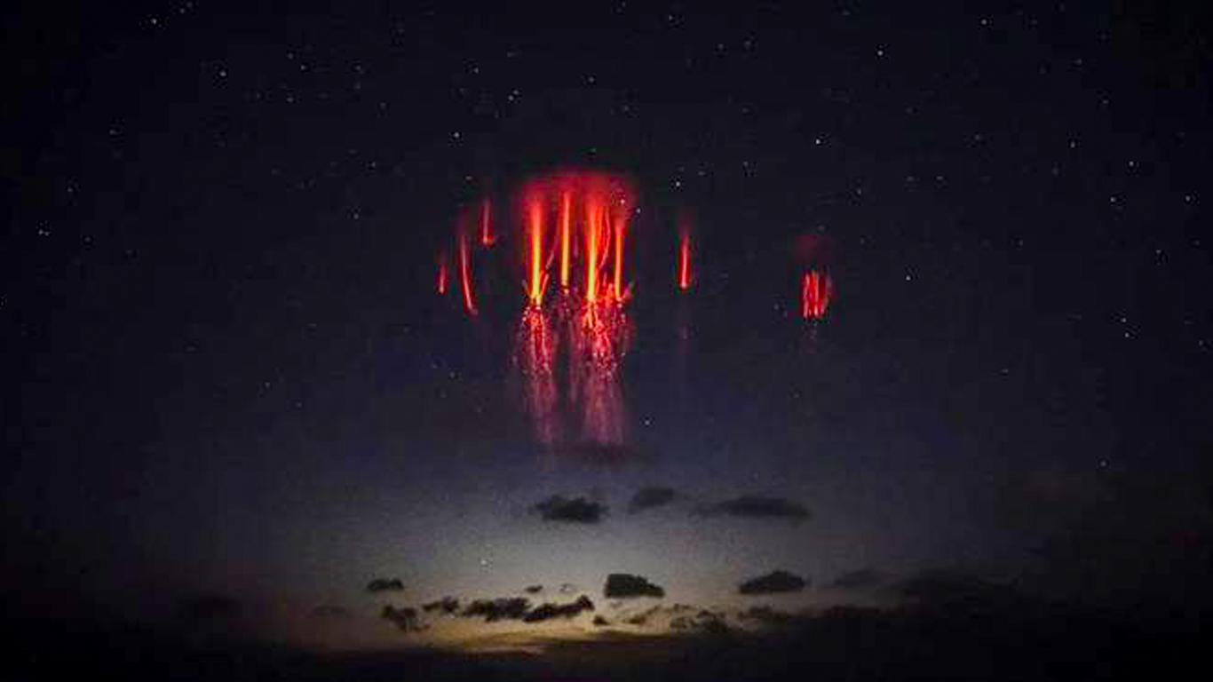 NASA Detecta "Duendes Rojos" en la Atmósfera Terrestre