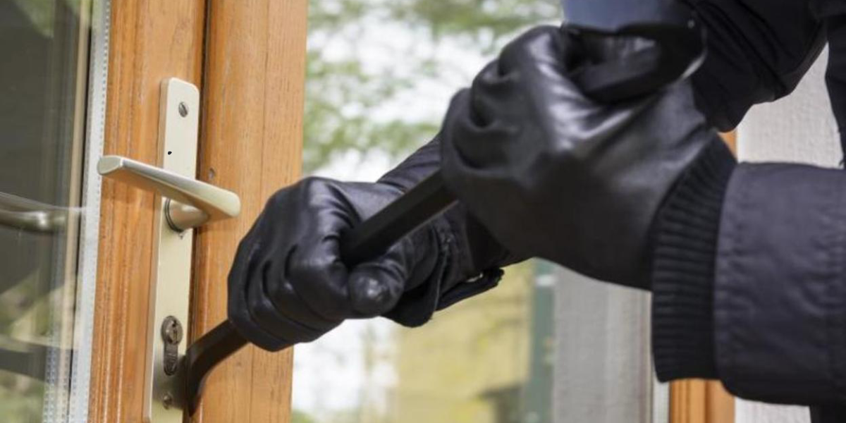 Evita ser víctima de robo en casa-habitación durante el verano.