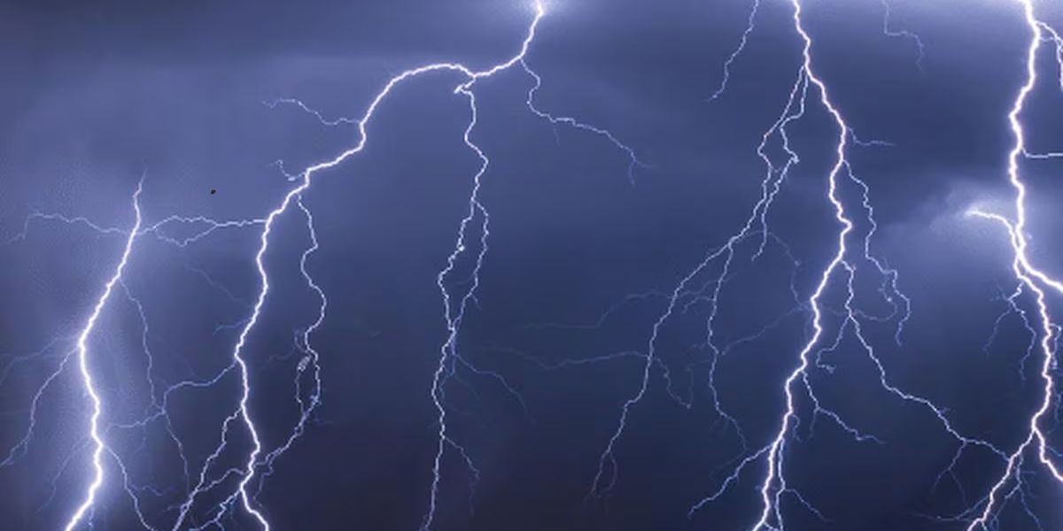 CENAPRED explica los riesgos de la tormenta eléctrica. 