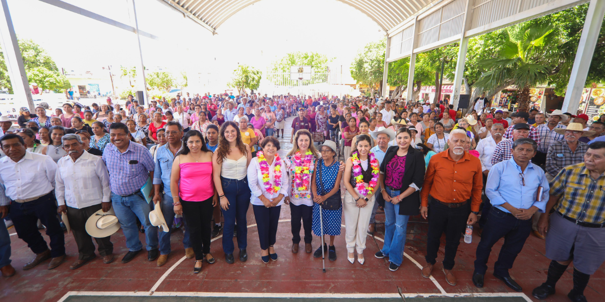 La gobernadora electa estuvo de gira en Axochiapan.