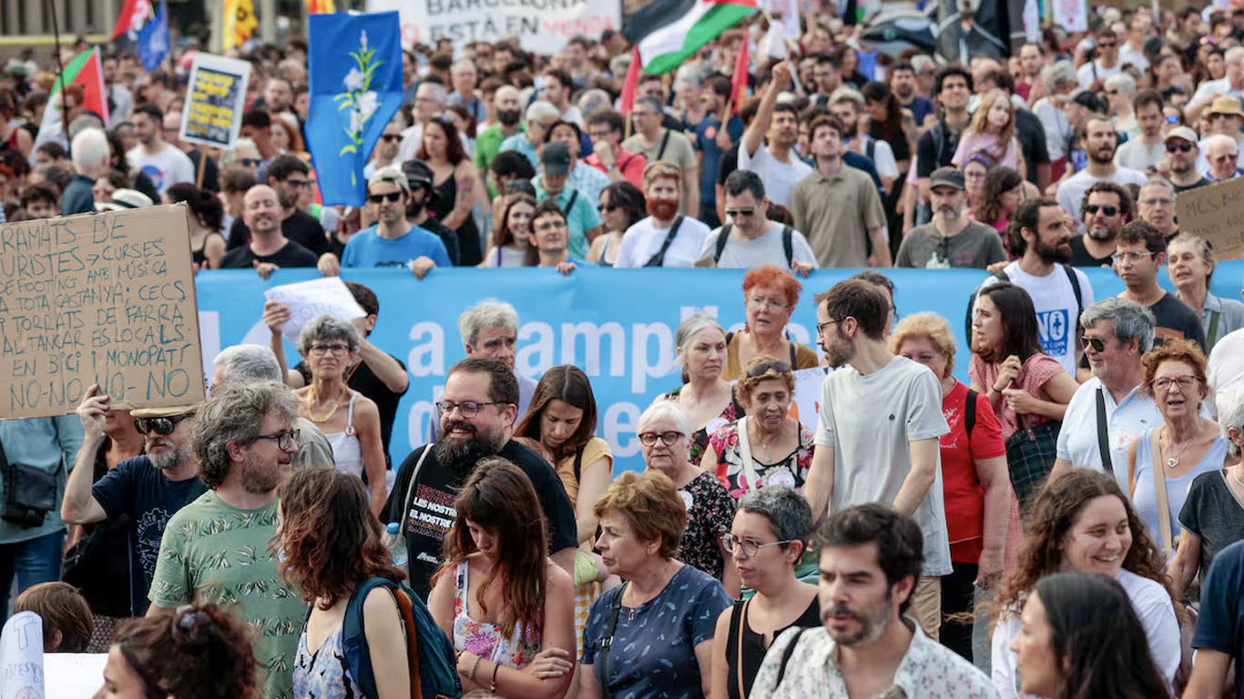 Gran manifestación en Barcelona contra el impacto del turismo masivo