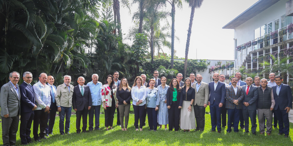 La gobernadora electa sostuvo un encuentro con el Colegio de Notarios.