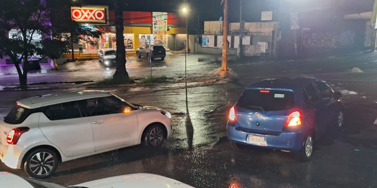 En Cuernavaca se registraron encharcamientos.